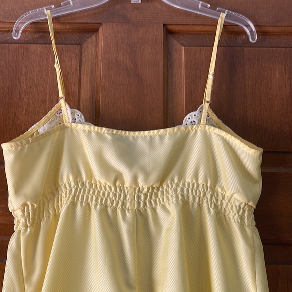 Beautiful pale yellow and white eyelet Cami size S - Picture 5 of 8